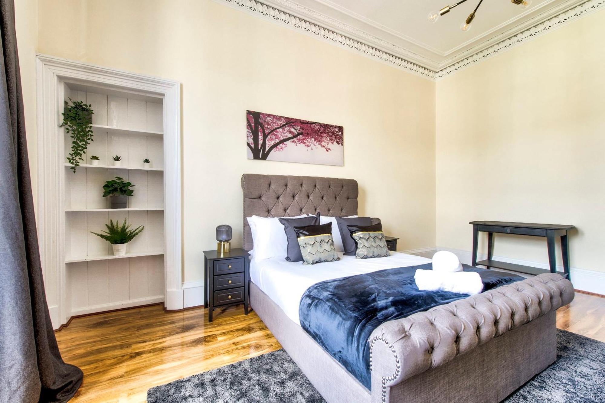Apartment Stunning 5 Bedroom Apt, Close To Centre, Sec, Hydro And Motorway Glasgow