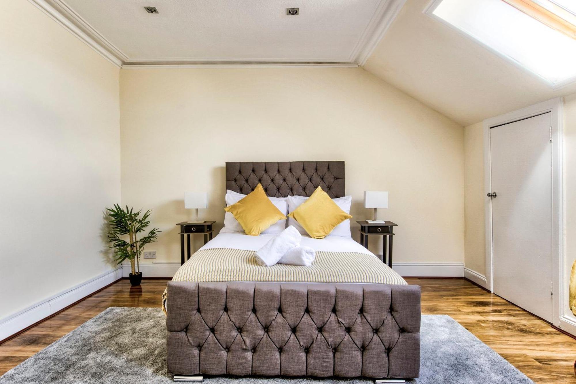 Stunning 5 Bedroom Apt, Close To Centre, Sec, Hydro And Motorway Glasgow