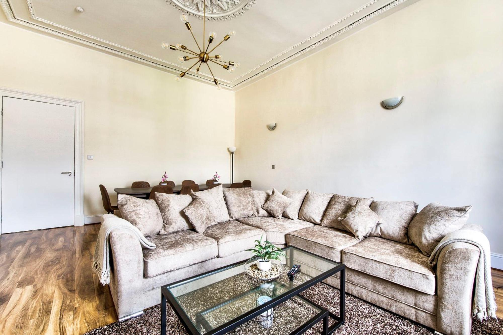 Apartment Stunning 5 Bedroom Apt, Close To Centre, Sec, Hydro And Motorway Glasgow
