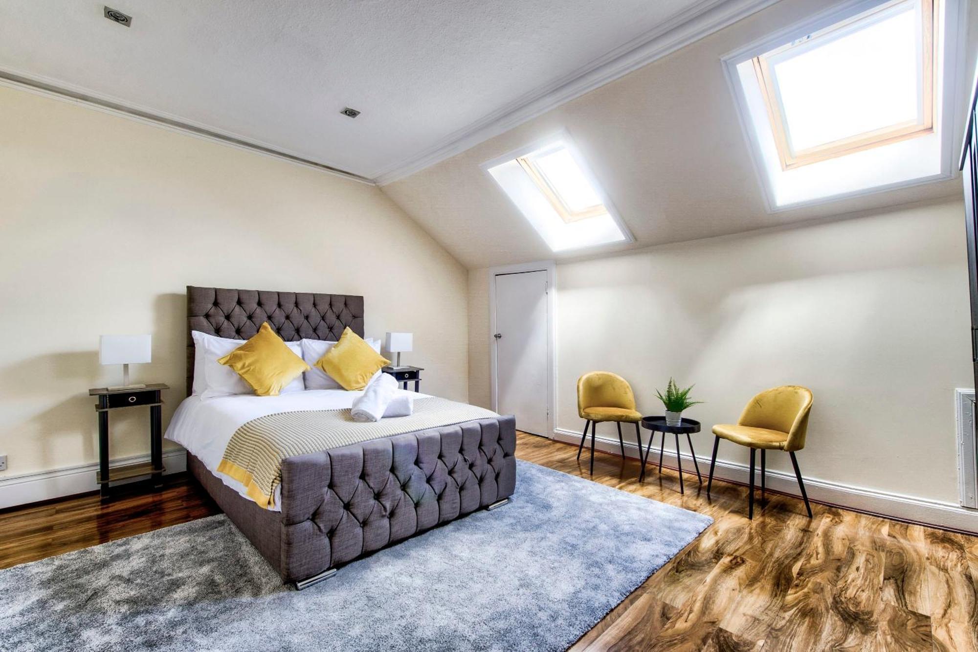 Stunning 5 Bedroom Apt, Close To Centre, Sec, Hydro And Motorway