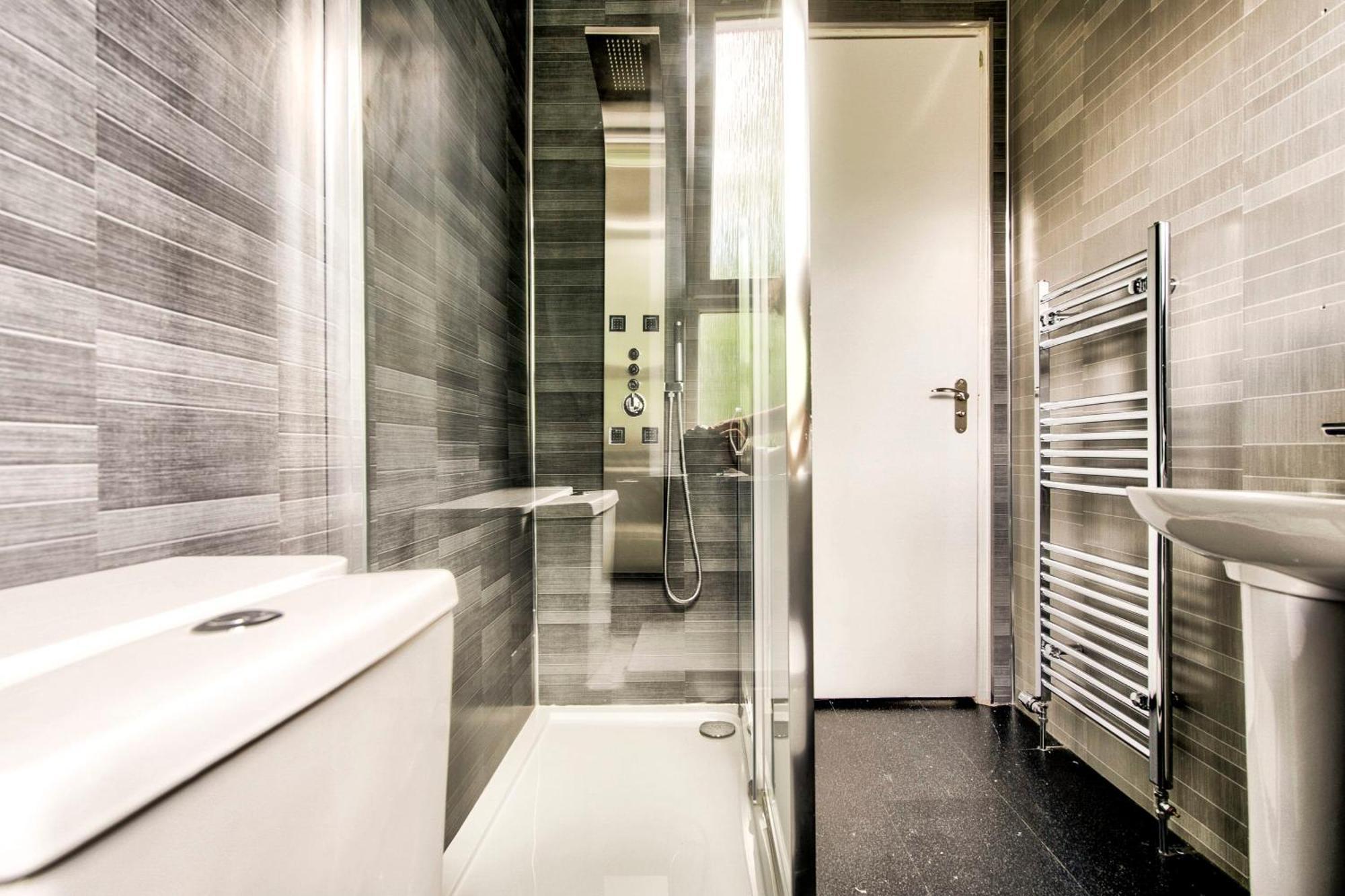 Stunning 5 Bedroom Apt, Close To Centre, Sec, Hydro And Motorway * Glasgow