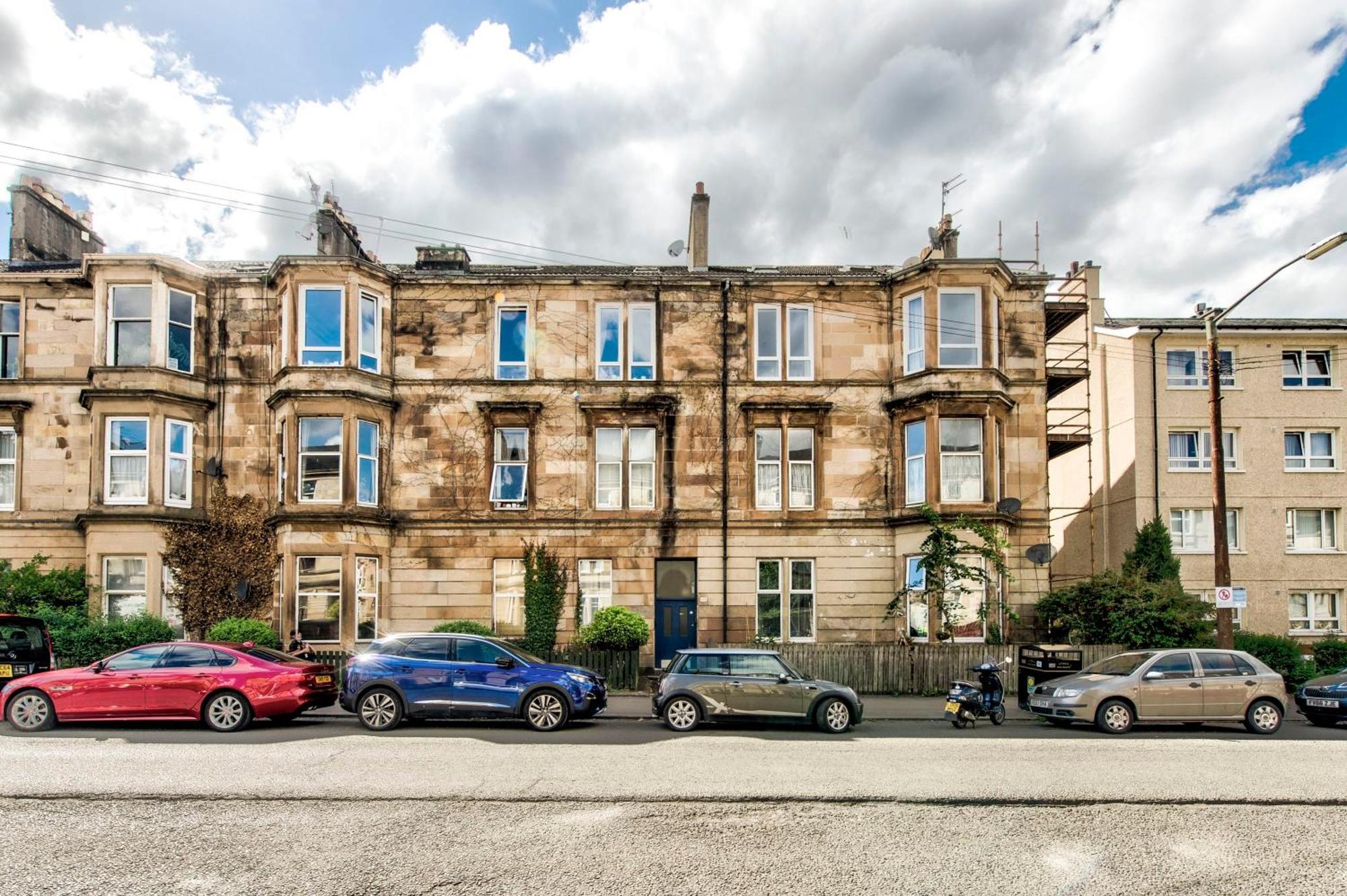 Stunning 5 Bedroom Apt, Close To Centre, Sec, Hydro And Motorway Apartment