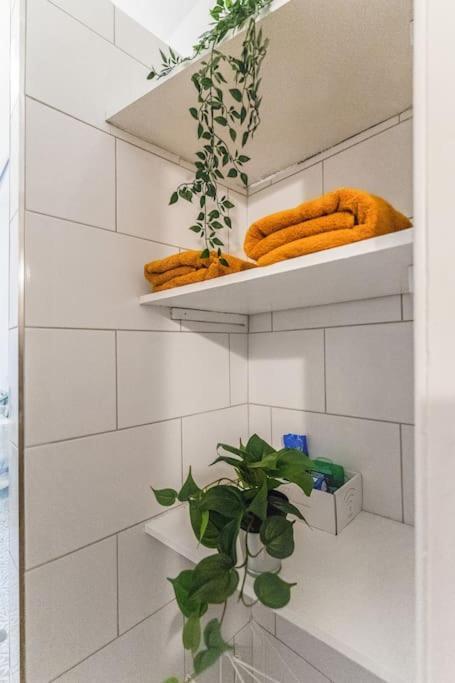 Traditional 1-bed Flat In Southside Apartment *