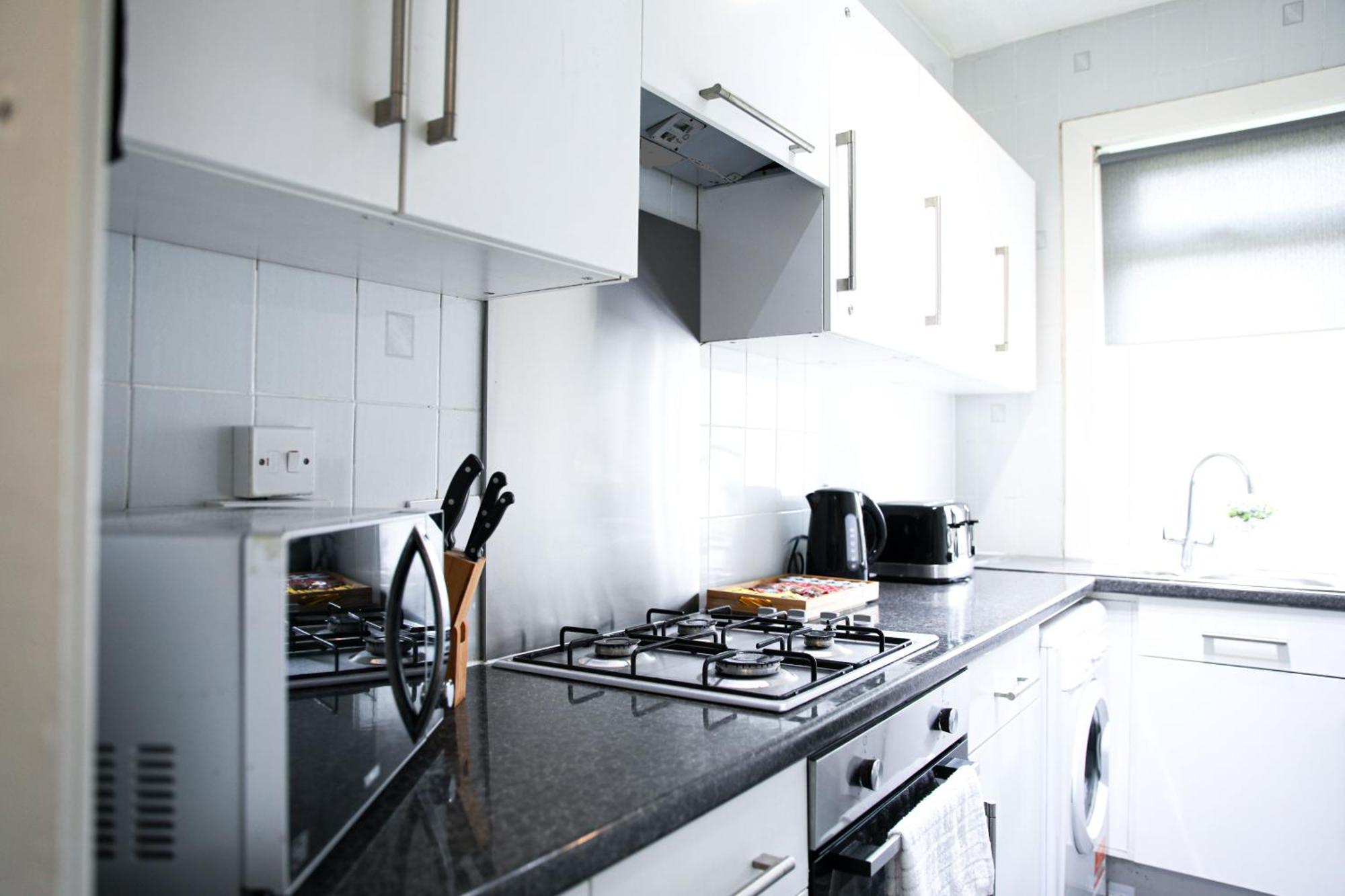 Glasgow, 3 Bed Close To Centre, Free Street Parking * Glasgow