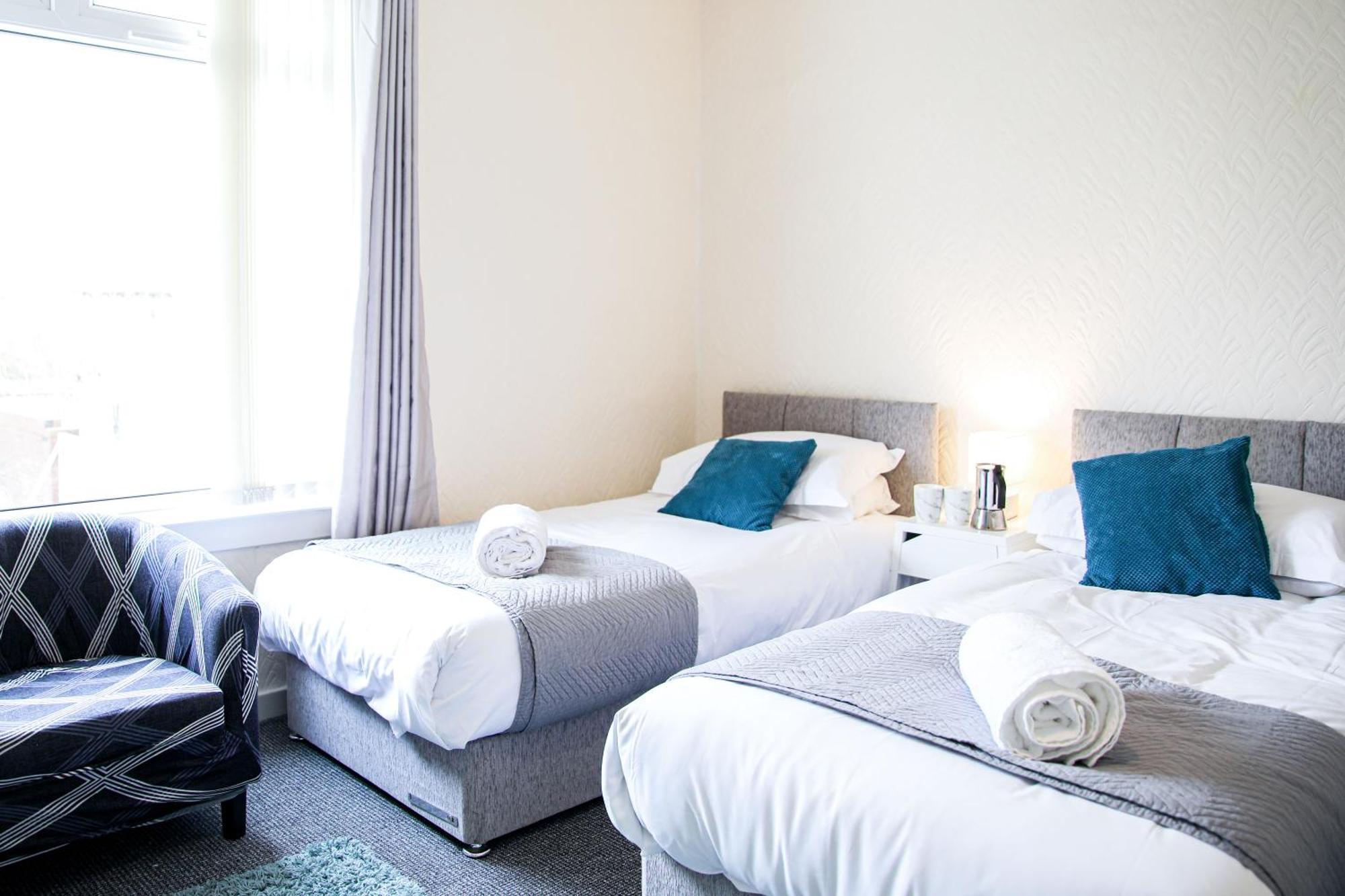 Apartment Glasgow, 3 Bed Close To Centre, Free Street Parking *