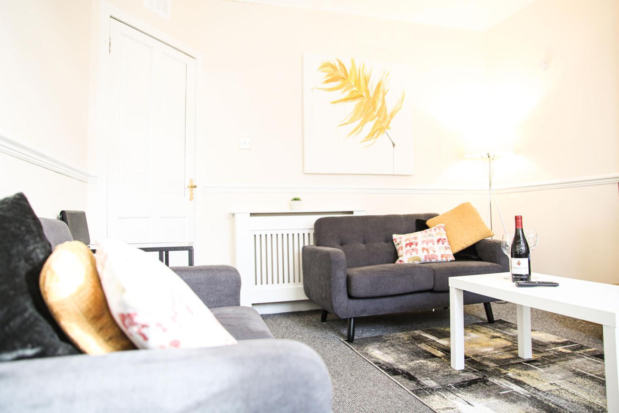 Glasgow, 3 Bed Close To Centre, Free Street Parking * Glasgow