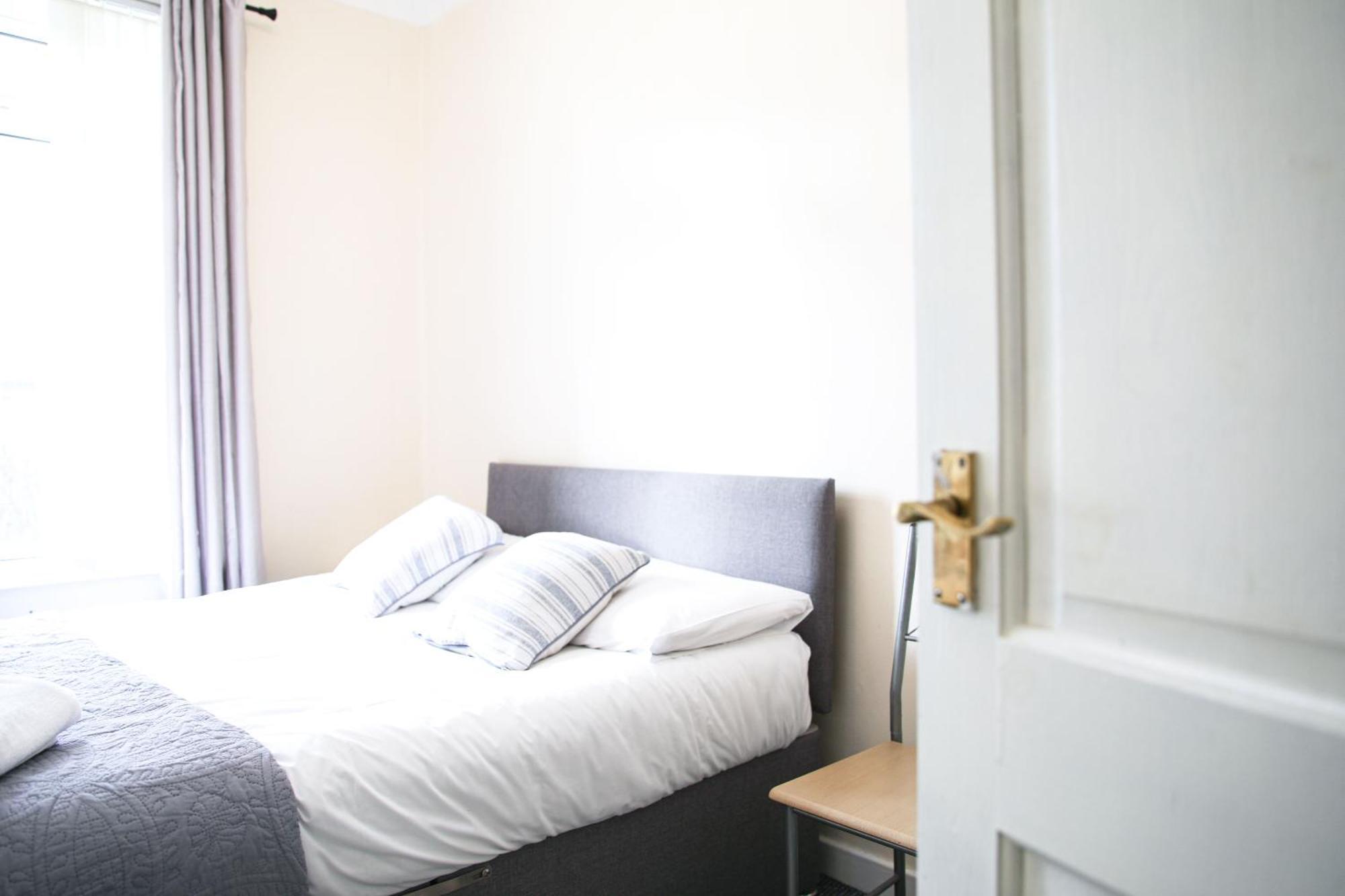 Glasgow, 3 Bed Close To Centre, Free Street Parking Apartment