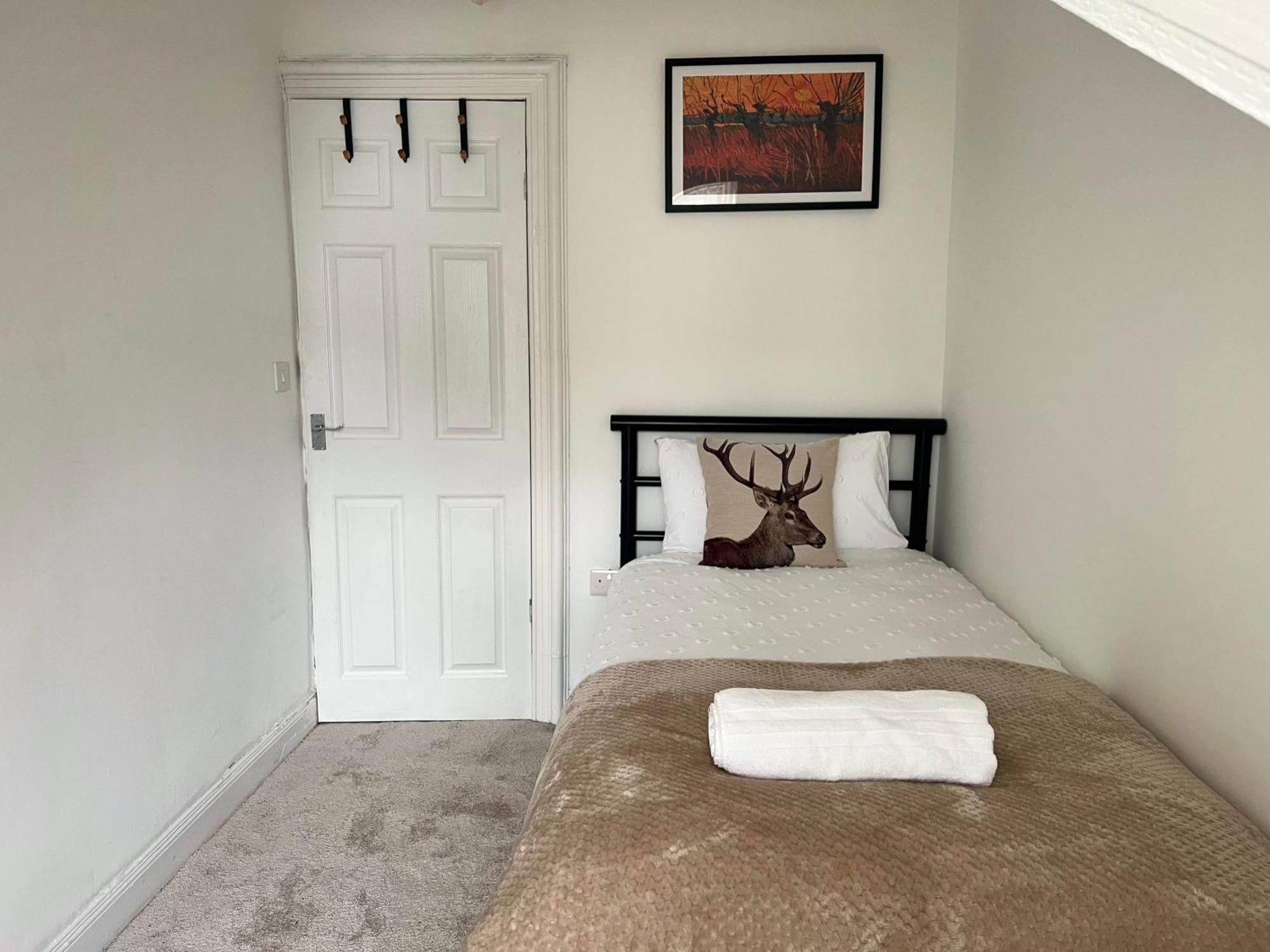 Spacious 3 Bedroom In - Free Parking Holiday home