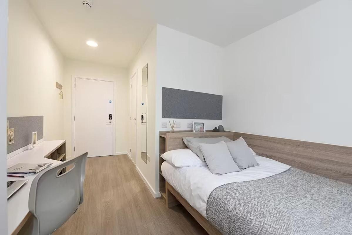 Apartment Bright Ensuite At St Mungo's In