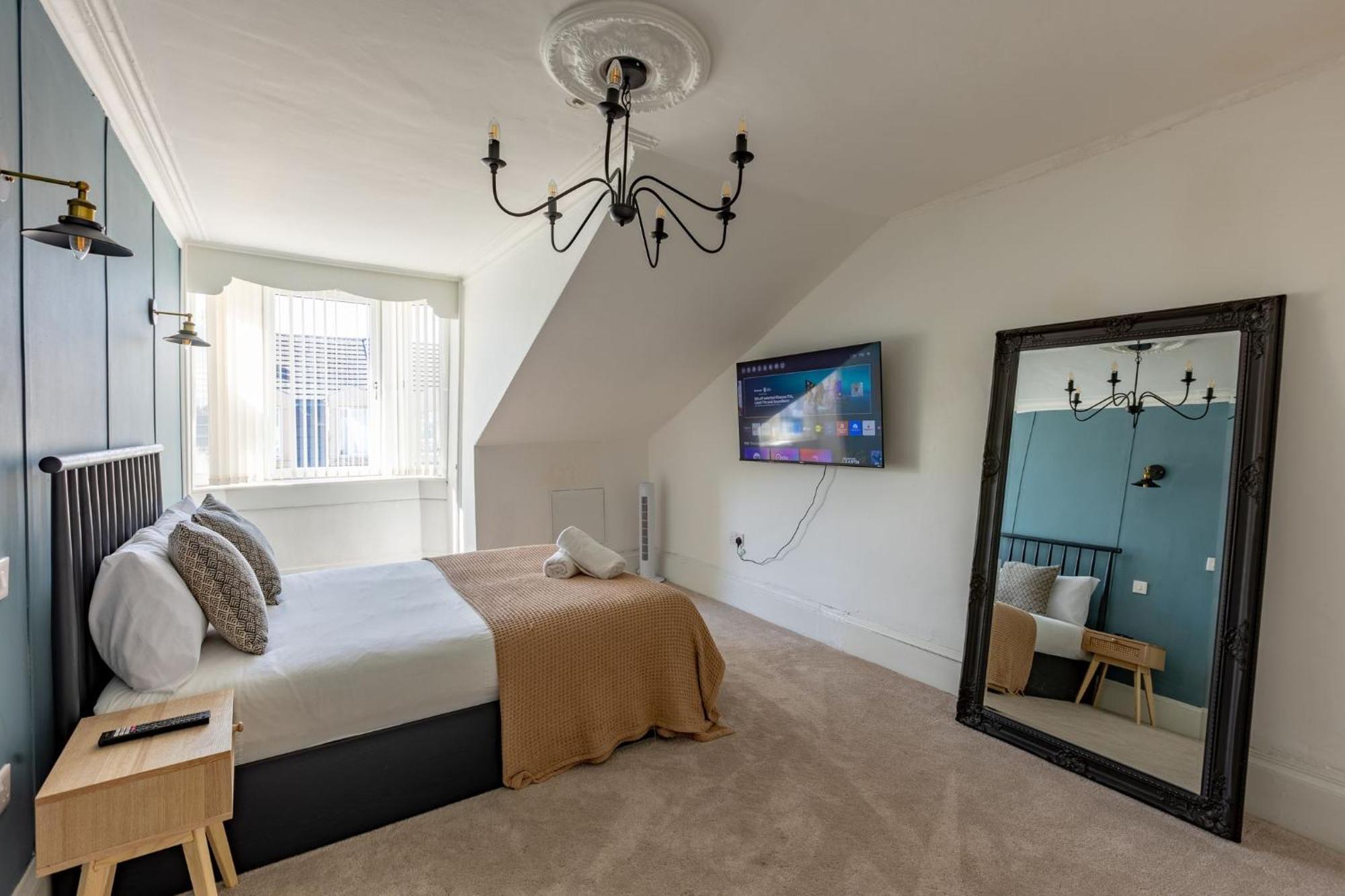 Holiday home Spacious 3 Bedroom In - Free Parking