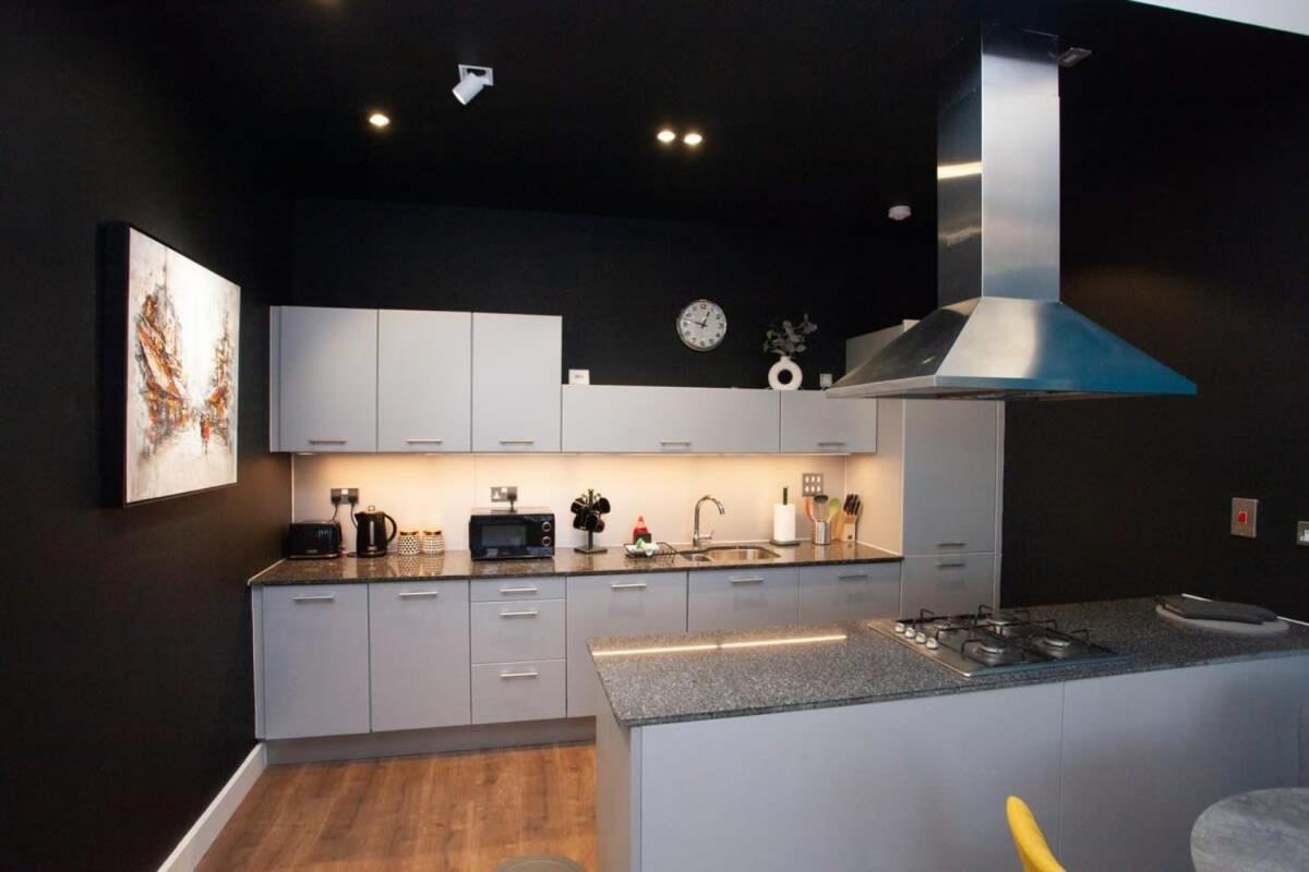 Stunning One Bed With Parking In Centre Glasgow