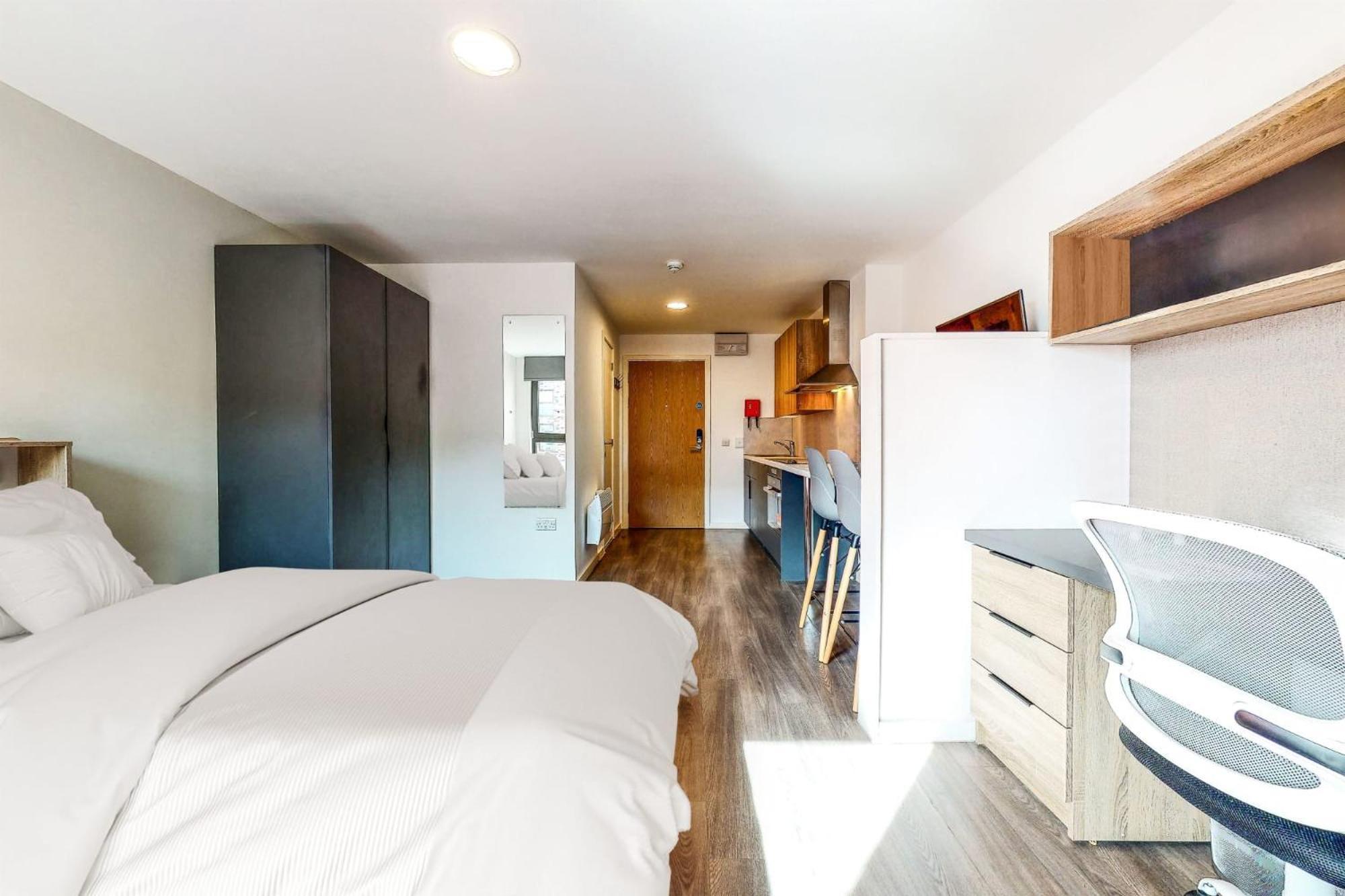 Canvas Glasgow: Private And With Shared Kitchen Near Centre *