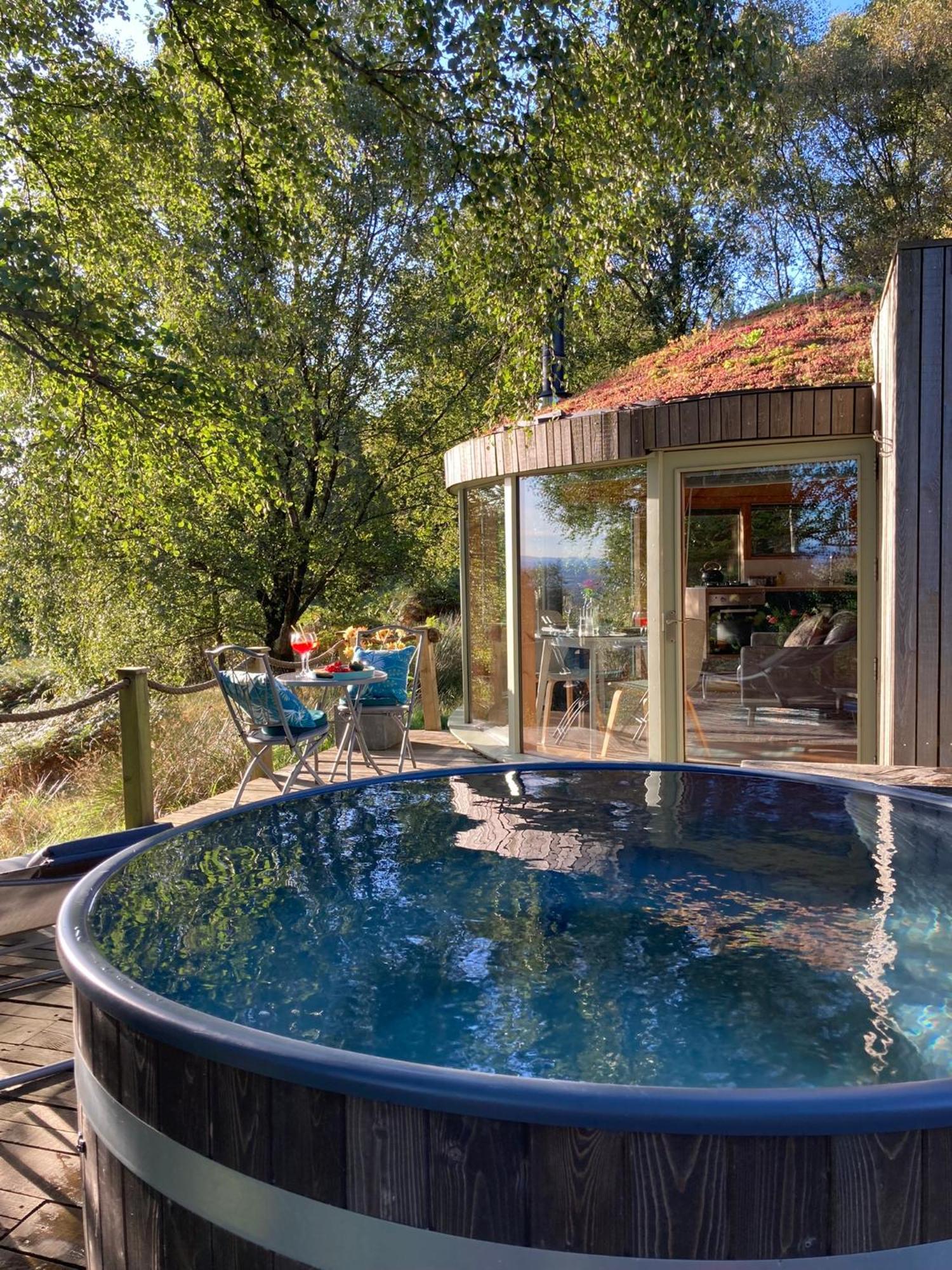Craigmaddie Muir Roundhouse With Hot Tub Romantic, Luxury, Rural For 2 Near Milngavie Apartment