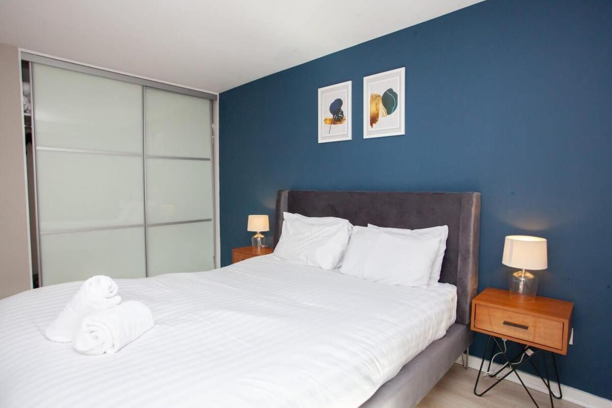 City Centre W Parking & Hyperoptic Wifi Apartment