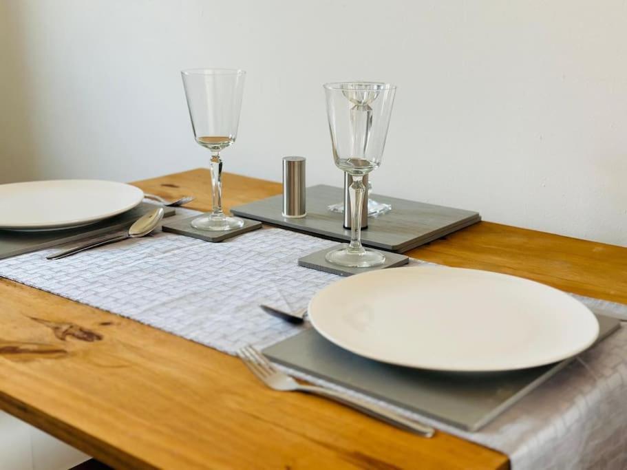 2 Bed Entire Upper Flat In Apartment *