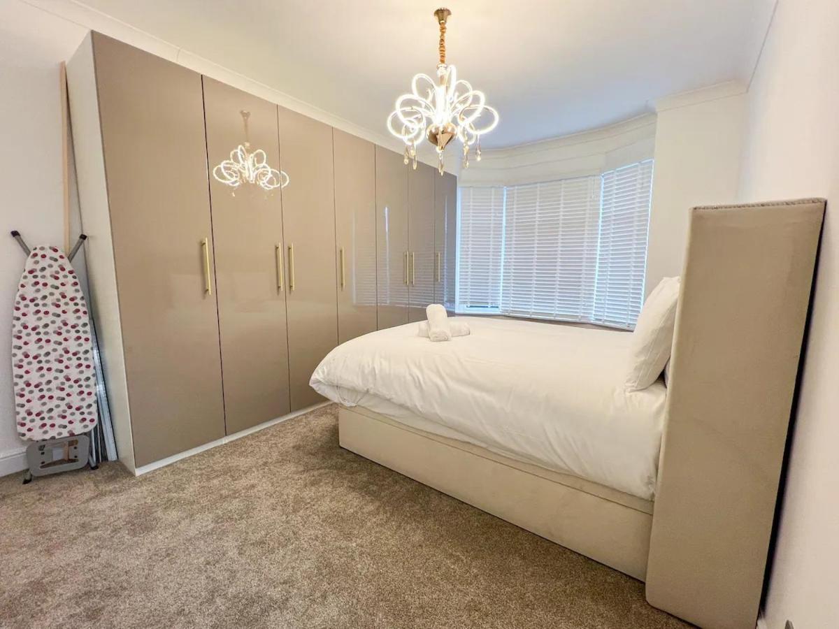 Spectacular Modern Luxury King Bed * Glasgow