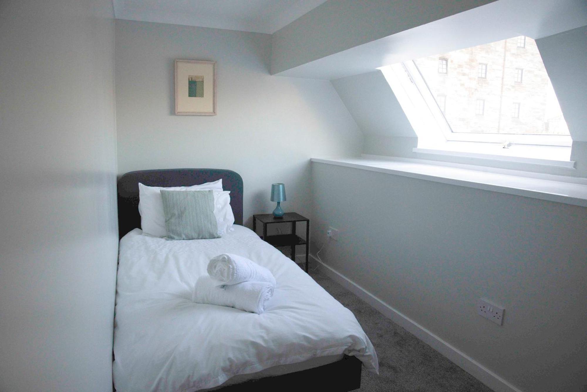 The Stables - Fabulous Stylish Flat In Merchant & Free Secure Parking Glasgow