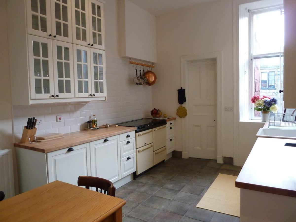 Elegant Victorian In Glasgow's West End Apartment Glasgow