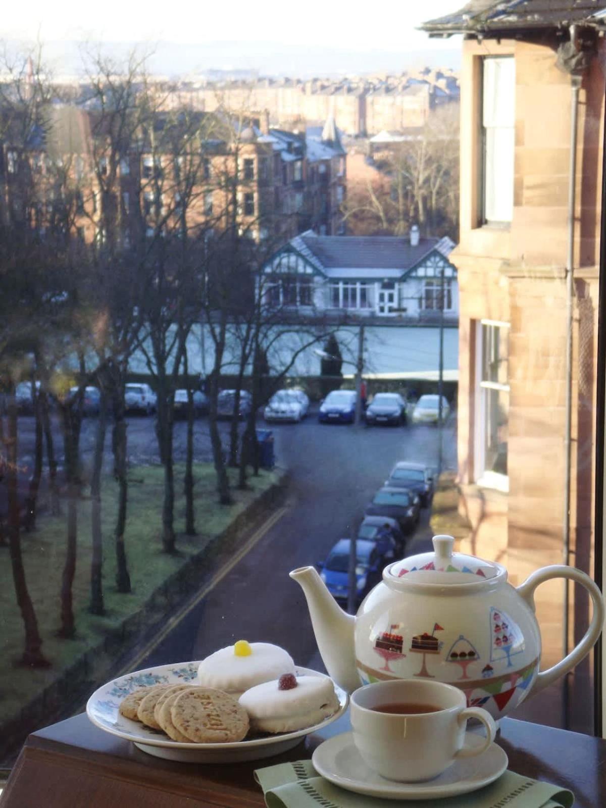 Elegant Victorian In Glasgow's West End Apartment *