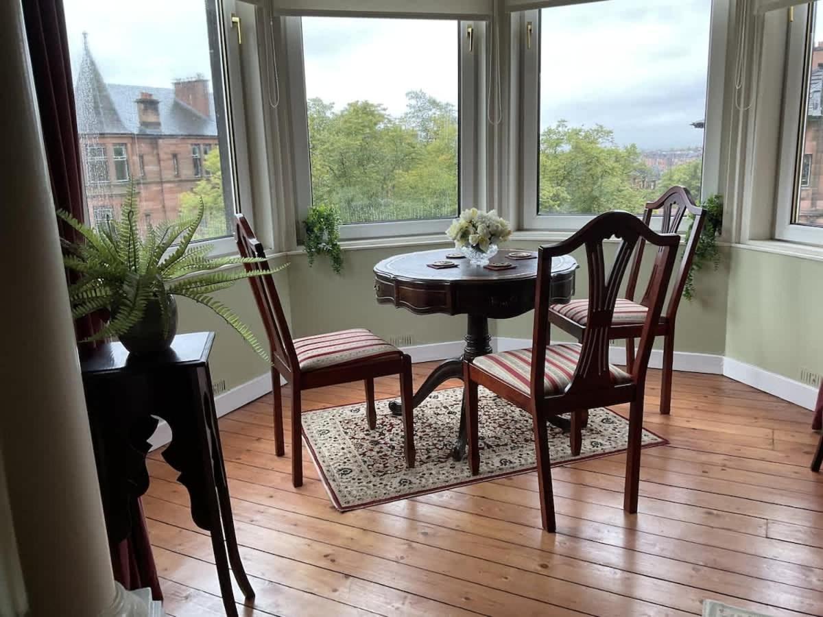 Elegant Victorian In Glasgow's West End Apartment *