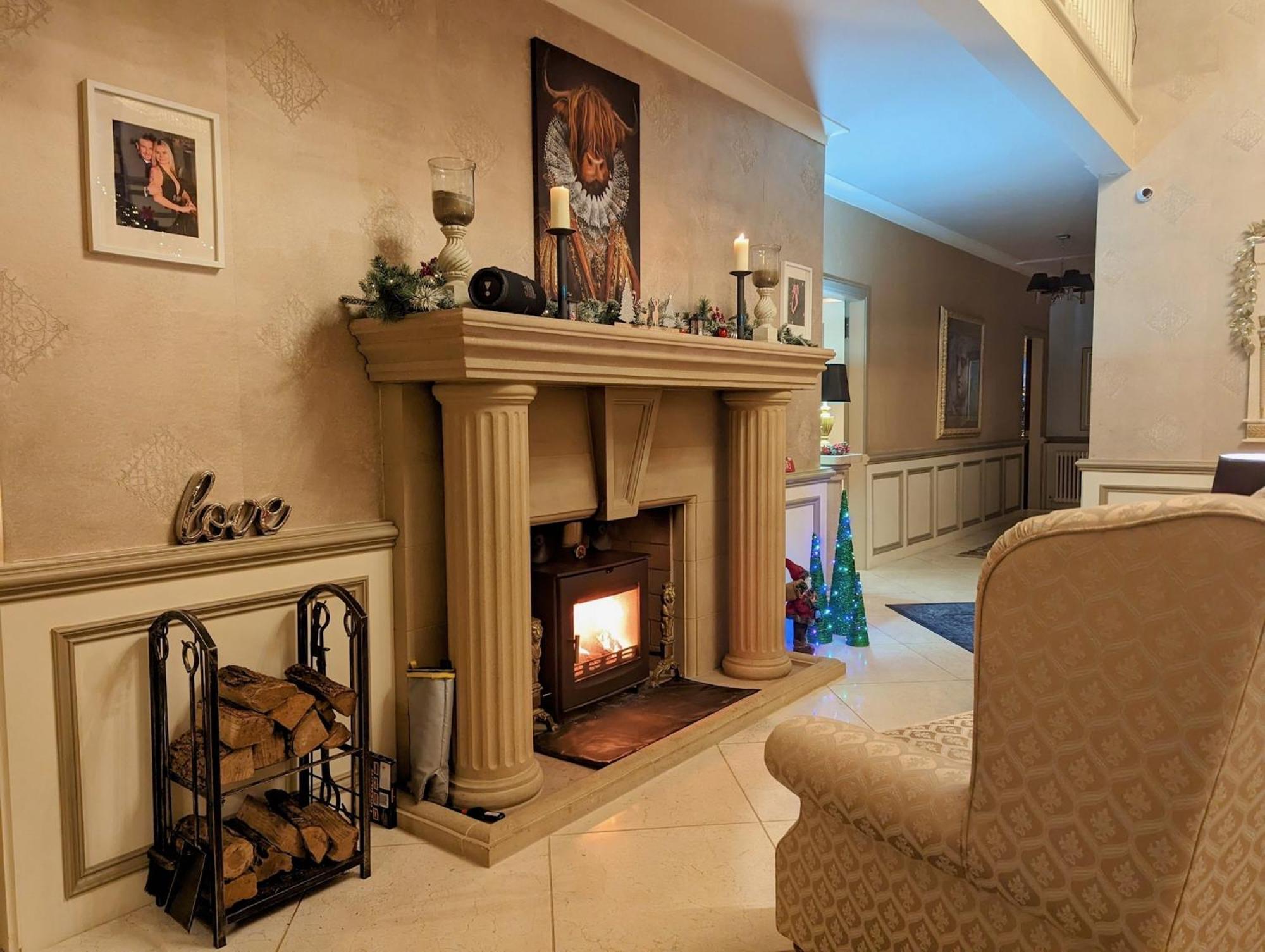 Finn Village Loch Lomond - Black With Private Jacuzzi-style Bath * Drymen