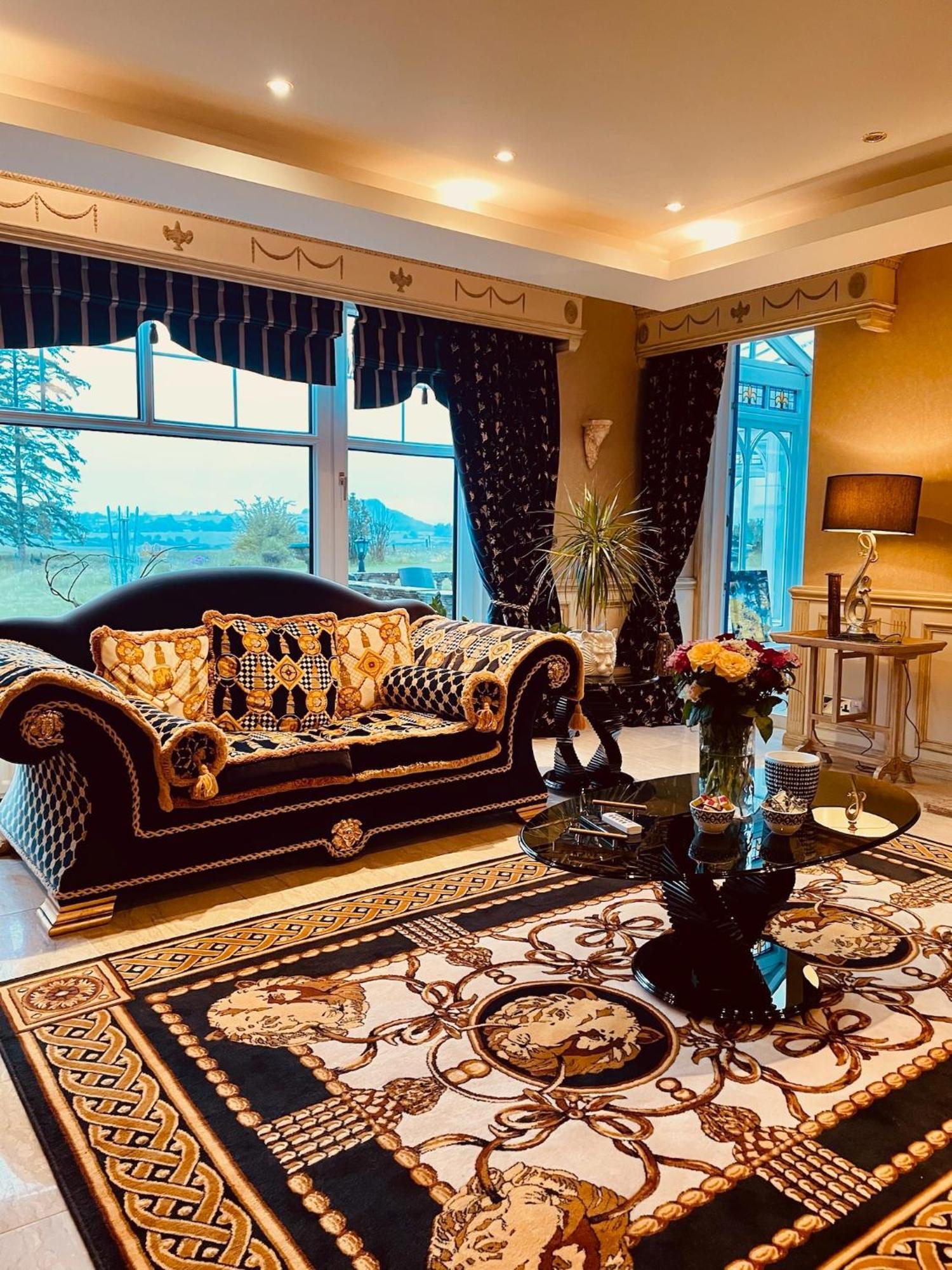 Finn Village Loch Lomond - Black With Private Jacuzzi-style Bath Homestay Drymen