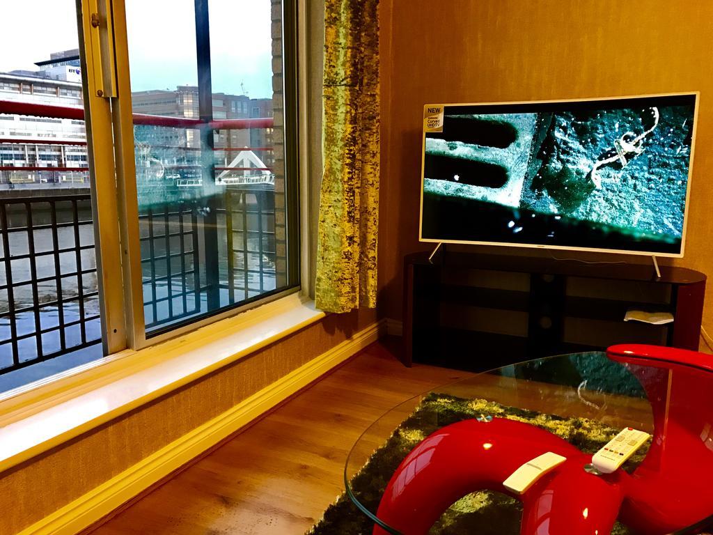 City Centre Flat With River Views And Parking Apartment Glasgow