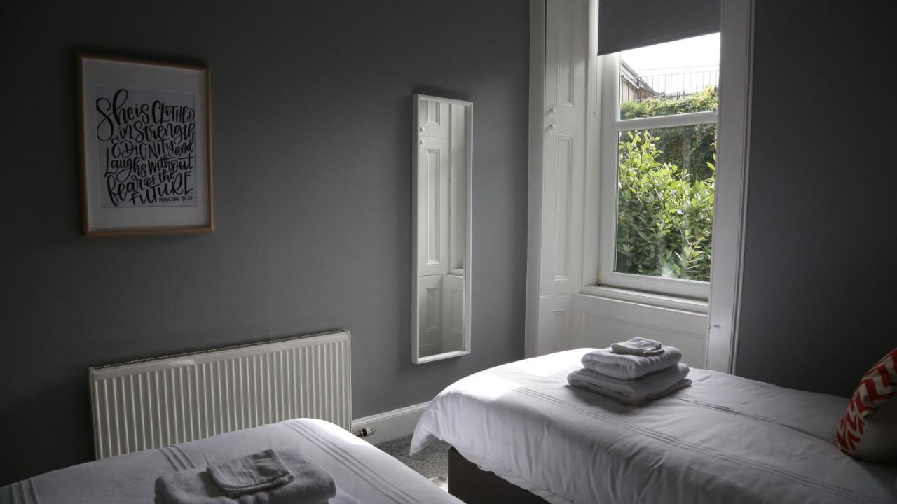 Apartment Anchored - Spacious In Glasgow's Southside *