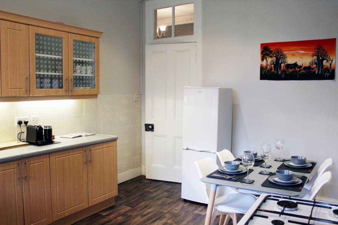 Apartment Anchored - Spacious In Glasgow's Southside *