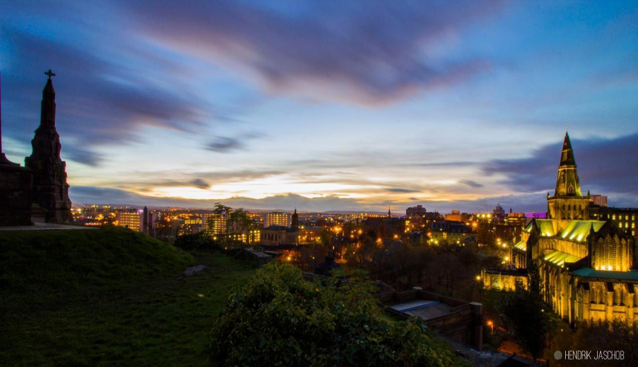 Anchored - Spacious In Glasgow's Southside Apartment *