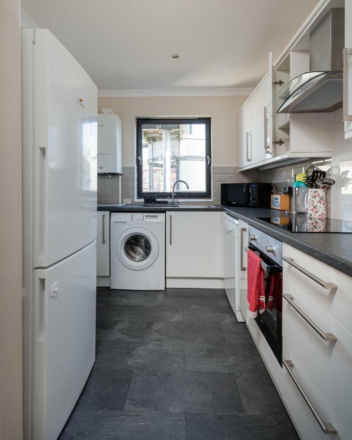 Apartment 3 Bedroom Hillhead, With Balcony And Roof Garden Glasgow