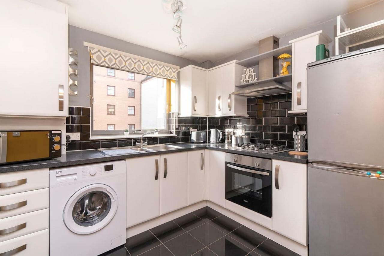 Apartment Bright Contemporary Merchant Flat In Location