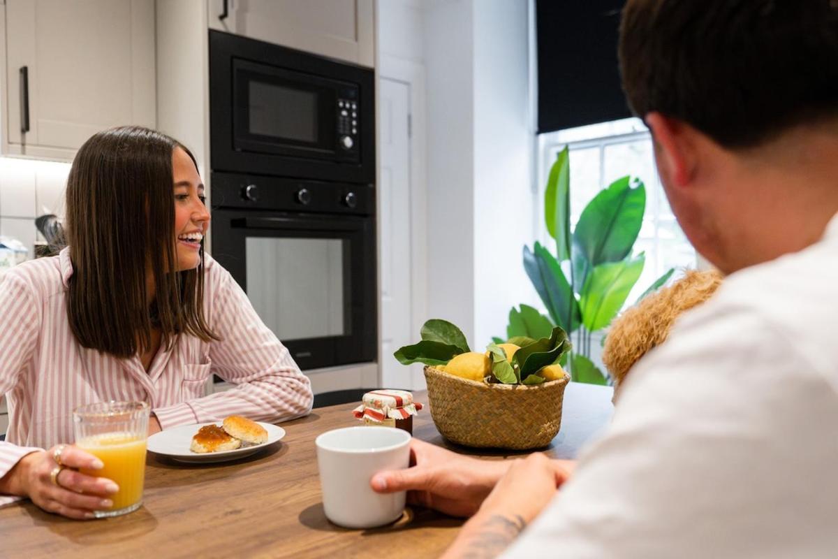 Stylish And Luxe 1 Bed - Prime West End *