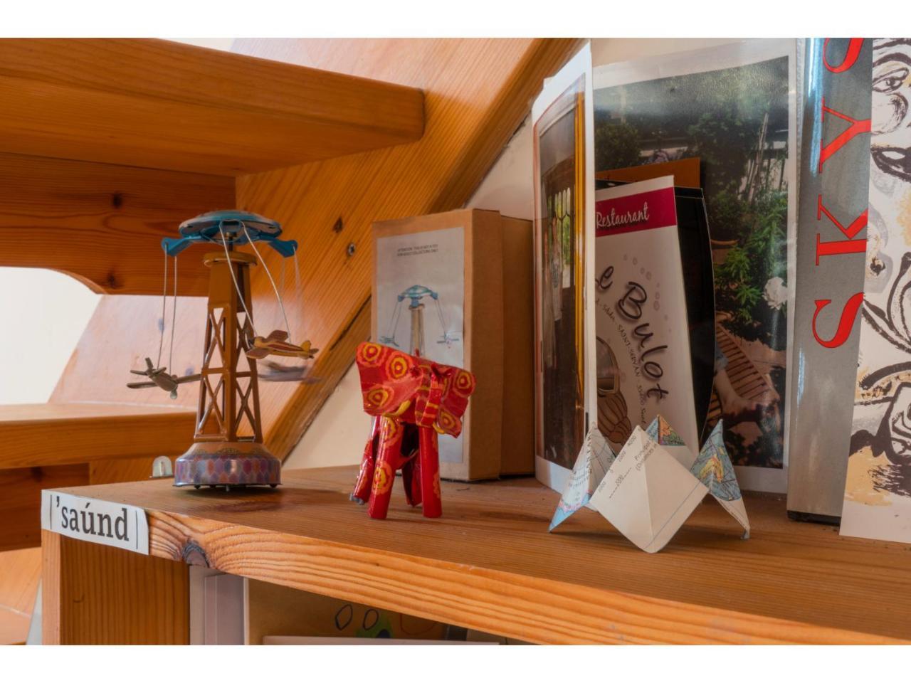 Beautifully Kept Mezzanine Flat ★school Of Art★ *